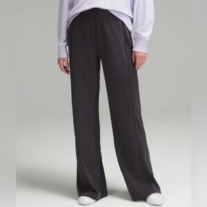 Lululemon Ribbed Softstreme Mid-Rise wide leg Pant women’s Sz 6